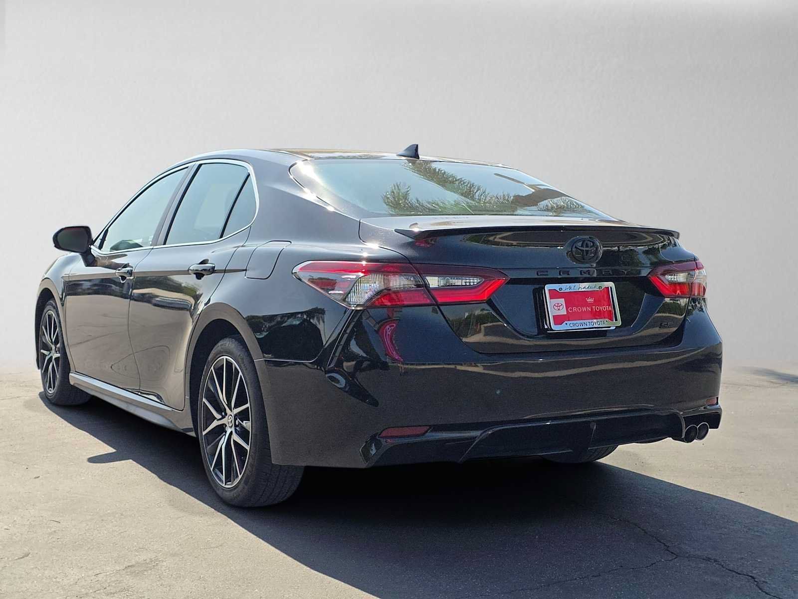Used 2021 Toyota Camry SE FWD image 5