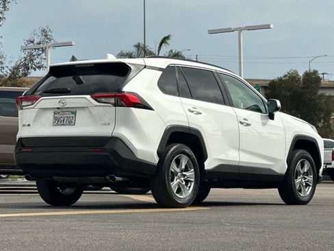 Used 2025 Toyota RAV4 XLE FWD image 5