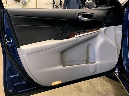 Used 2014 Toyota Camry XLE w/ Leather Package image 23