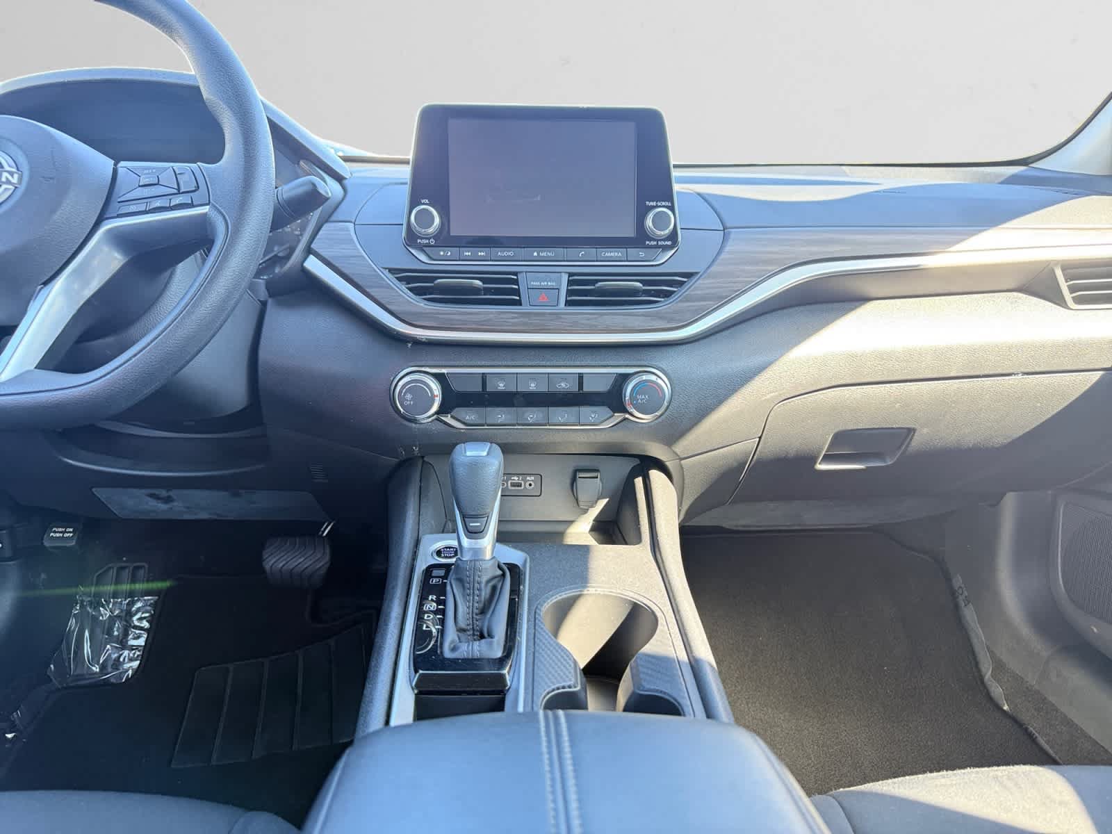 Used 2025 Nissan Altima 2.5 SV FWD image 3