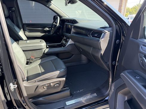 Used 2023 GMC Yukon XL Denali image 30