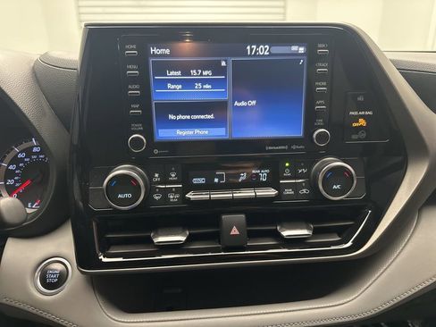 Used 2020 Toyota Highlander LE image 22