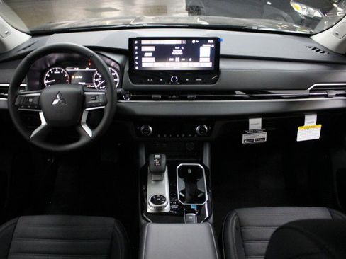 New 2026 Mitsubishi Outlander SE image 20