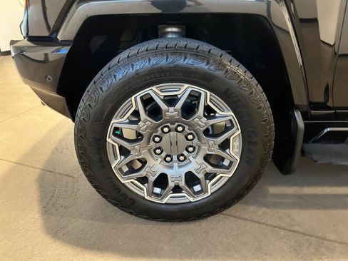 Used 2025 GMC Hummer EV 3X w/ LPO, Sport Package AWD/4WD image 51