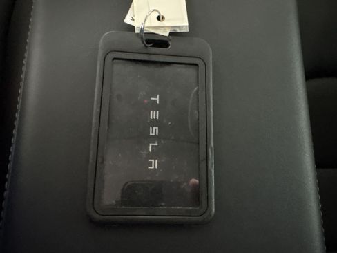 Used 2024 Tesla Model Y Long Range AWD/4WD image 19