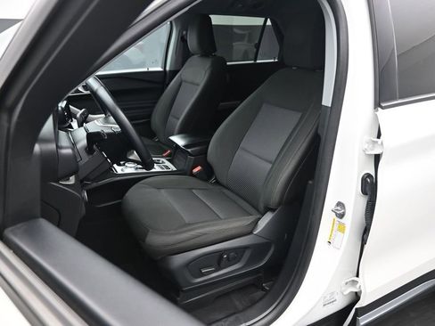 Used 2023 Ford Explorer XLT RWD image 9