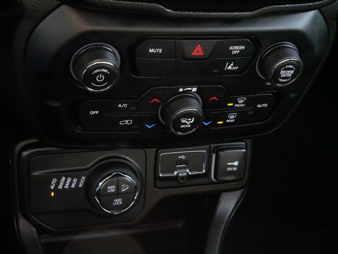 Used 2023 Jeep Renegade Trailhawk w/ Trailhawk Elite Group image 24