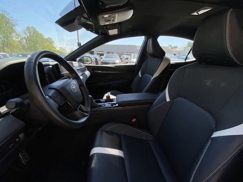 Used 2025 Toyota Camry SE FWD image 19