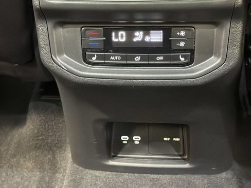 Used 2024 Volkswagen Atlas SEL AWD/4WD image 36