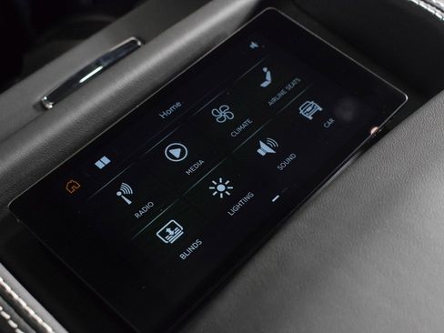 New 2024 Bentley Bentayga Extended Wheelbase image 26