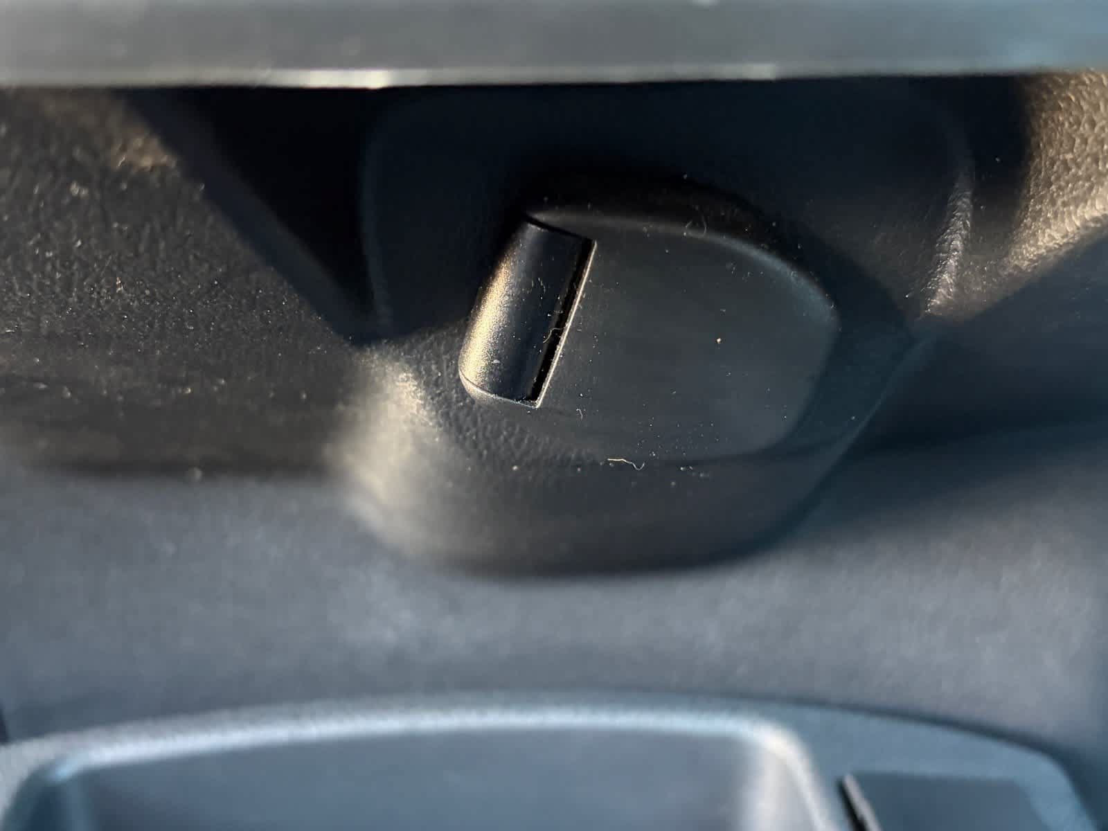 Used 2015 Nissan Leaf SL FWD image 29
