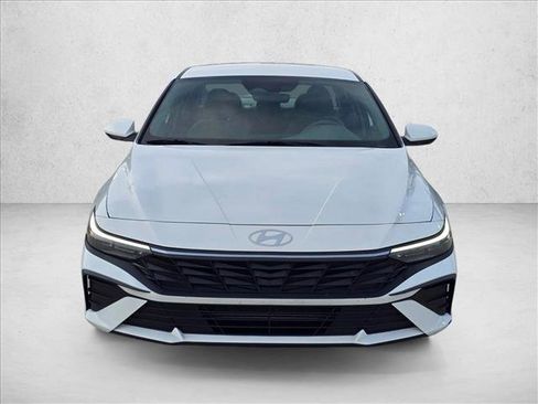 Used 2024 Hyundai Elantra SEL FWD image 2