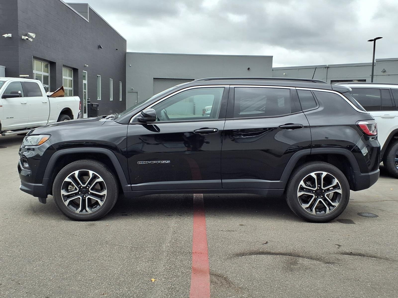 Used 2023 Jeep Compass Limited AWD/4WD image 5