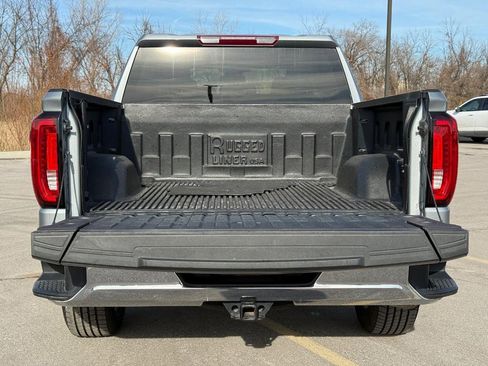 Used 2025 GMC Sierra 1500 SLT image 6