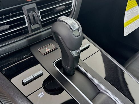 Certified 2025 Porsche Macan image 15