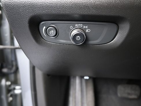 Used 2023 Chevrolet Traverse RS image 37