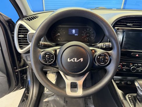 Used 2022 Kia Soul LX FWD image 13