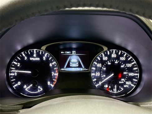 Used 2020 Nissan Pathfinder SV image 10