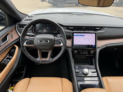 Used 2022 Jeep Grand Cherokee Summit w/ Luxury Tech Group V image 14