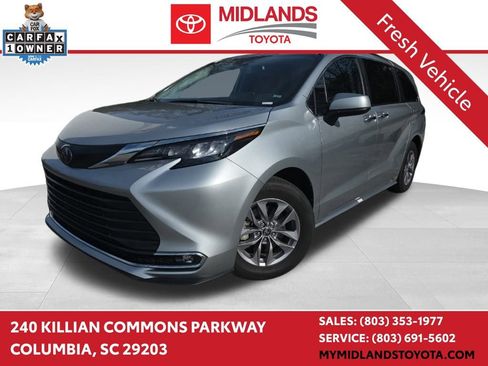 Used 2024 Toyota Sienna XLE image 1