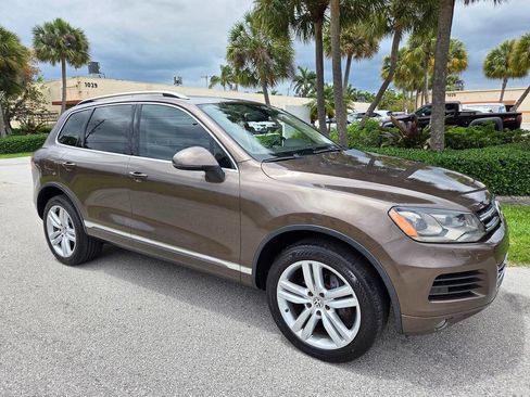 Used 2013 Volkswagen Touareg Executive AWD/4WD image 3