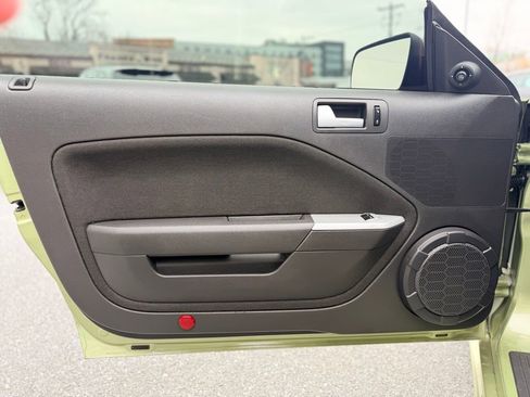 Used 2005 Ford Mustang GT image 13