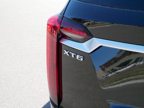 New 2025 Cadillac XT6 Luxury image 15
