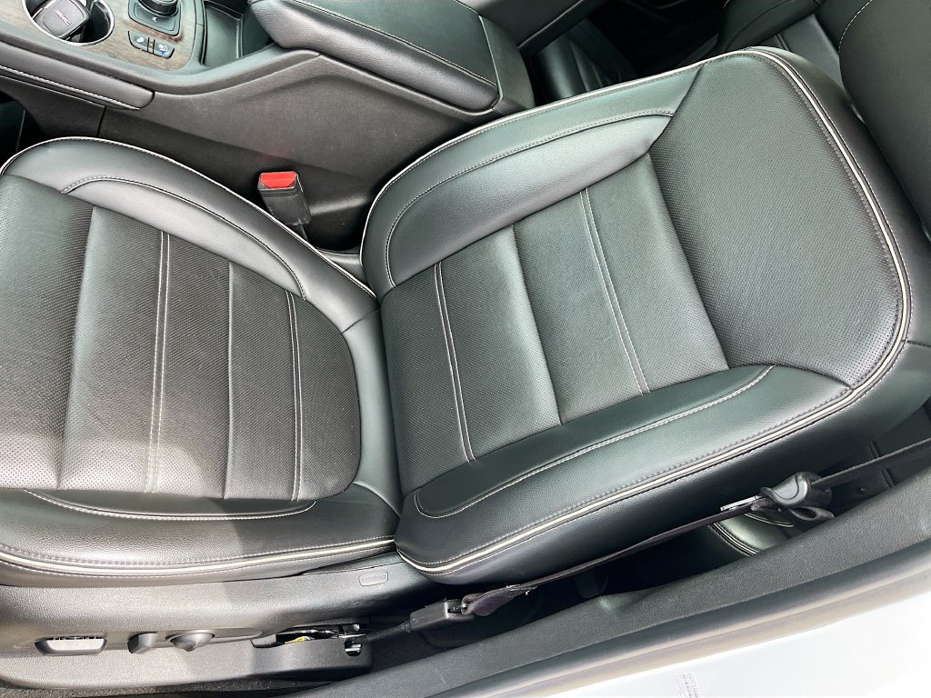 Used 2022 GMC Acadia Denali w/ Denali Ultimate Package FWD image 20