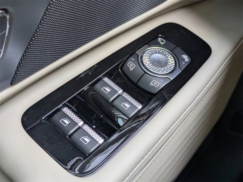 Used 2025 Lincoln Nautilus Premier image 27