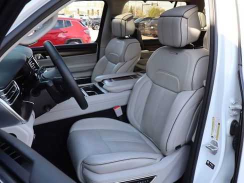 Used 2024 Jeep Grand Wagoneer Series II w/ Convenience Group III AWD/4WD image 12