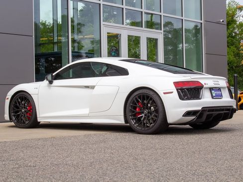 Used 2018 Audi R8 V10 w/ Premium Package RWD image 8