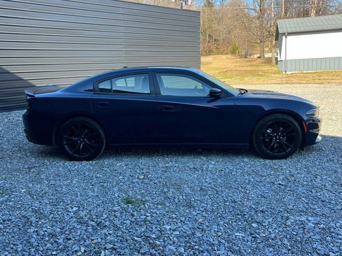 Used 2017 Dodge Charger SE w/ Blacktop Package image 7
