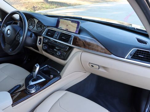 Used 2018 BMW 320i Sedan image 23