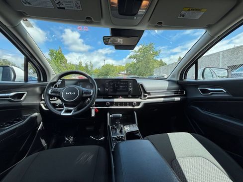 Used 2025 Kia Sportage LX FWD image 32