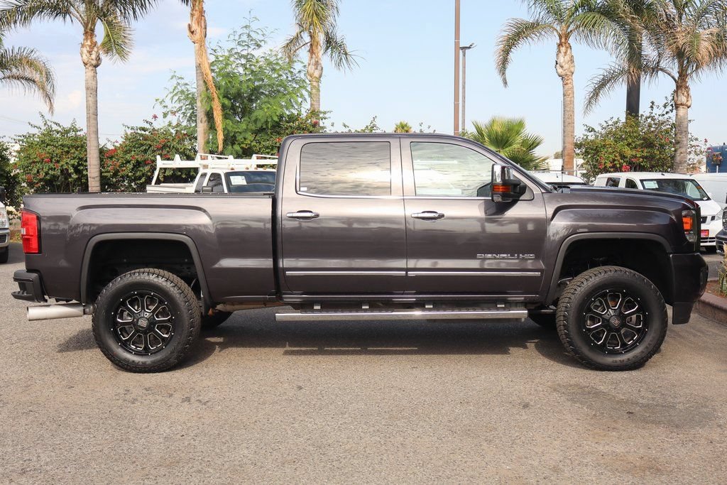 Used 2016 GMC Sierra 2500 Denali w/ Duramax Plus Package AWD/4WD image 11