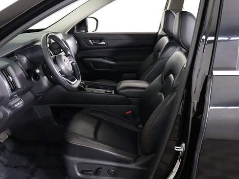 Used 2023 Nissan Pathfinder SL w/ Black Appearance Package AWD/4WD image 33