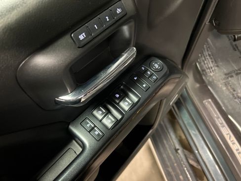 Used 2017 GMC Sierra 1500 Denali w/ Denali Ultimate Package image 11