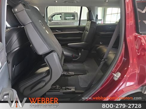 Used 2023 Jeep Grand Cherokee L Limited w/ Black Appearance Package AWD/4WD image 20