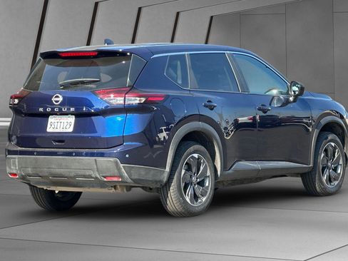 Used 2025 Nissan Rogue SV image 4