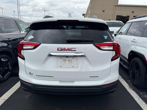 Used 2024 GMC Terrain SLE w/ Driver Convenience Package AWD/4WD image 3