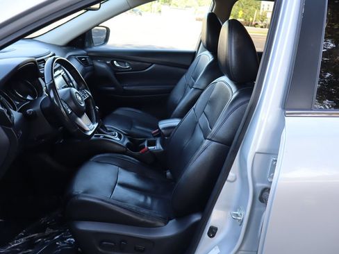 Used 2018 Nissan Rogue SL FWD image 19