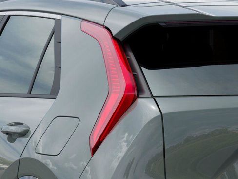 New 2025 Kia Niro EX Touring image 12