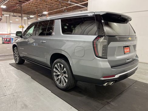 New 2026 Chevrolet Suburban High Country image 5