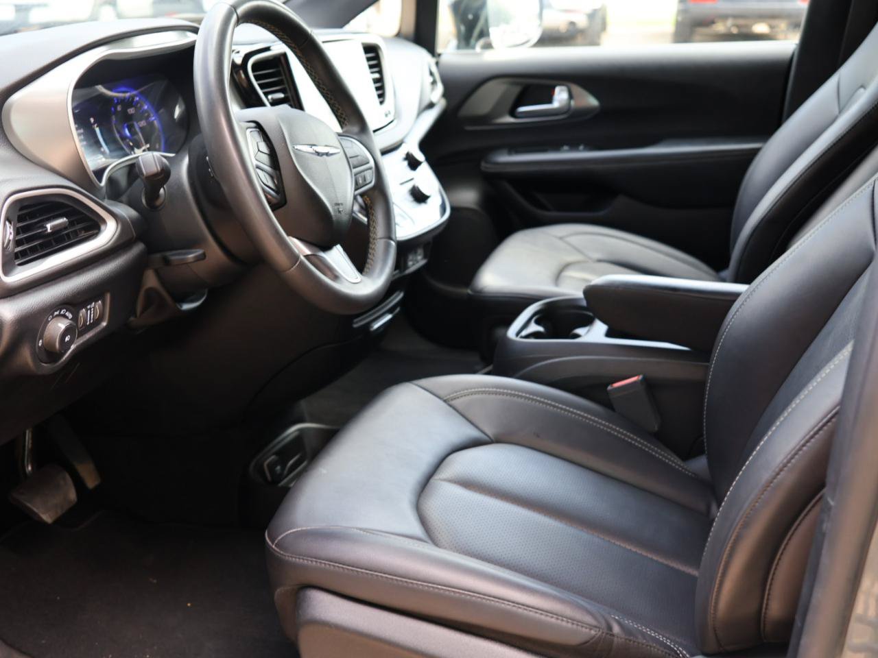 Used 2023 Chrysler Pacifica Touring-L FWD image 14