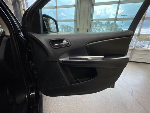 Used 2020 Dodge Journey SE w/ SE Popular Equipment Group FWD image 28