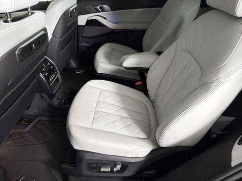 Used 2026 BMW X7 xDrive40i w/ M Sport Package image 22