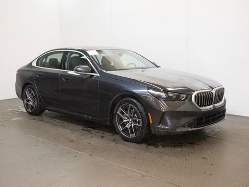 Certified 2026 BMW 530i xDrive w/ Premium Package AWD/4WD image 1