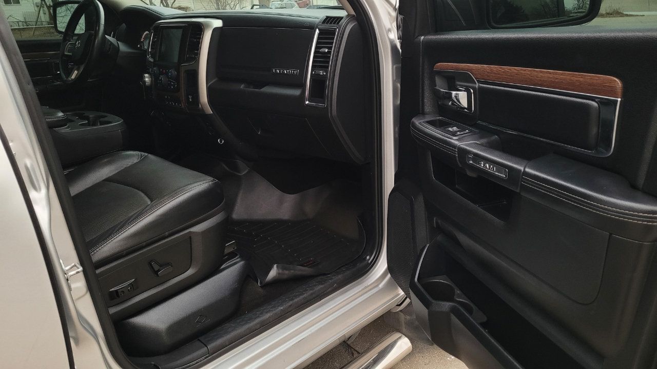Used 2017 RAM 1500 Laramie AWD/4WD image 31