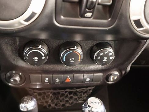 Used 2018 Jeep Wrangler Unlimited Sahara image 20