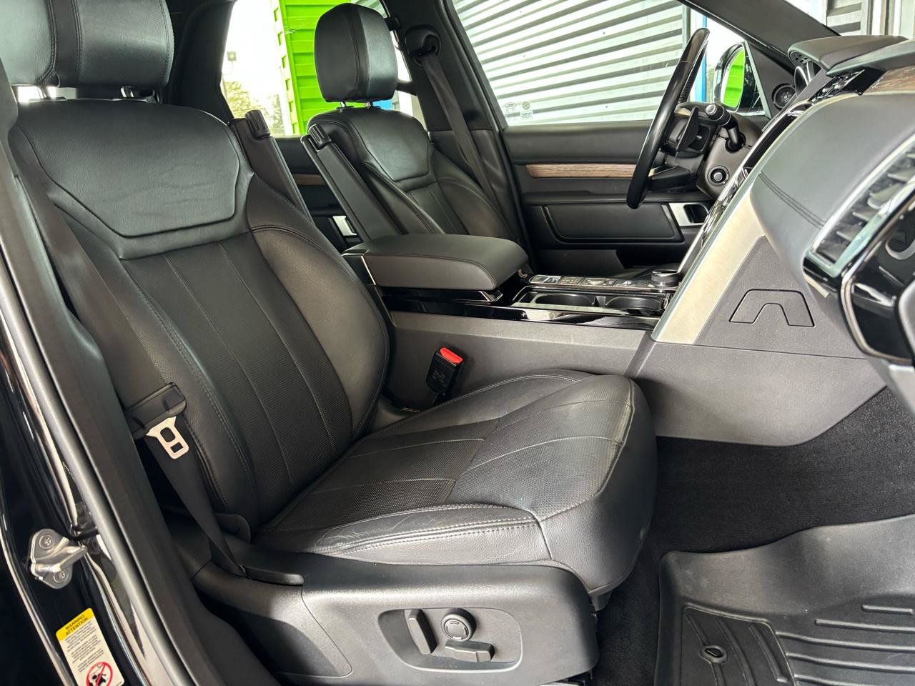 Used 2017 Land Rover Discovery HSE AWD/4WD image 22